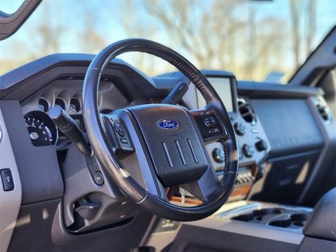 Used 2016 Ford F250 Lariat w/ Lariat Interior Package image 19
