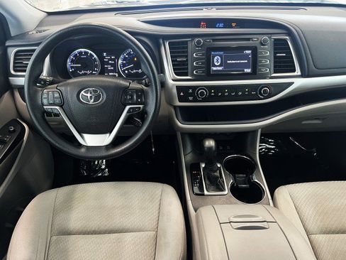 Used 2017 Toyota Highlander LE AWD/4WD image 15