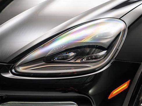 Used 2023 Porsche Cayenne Platinum Edition image 10