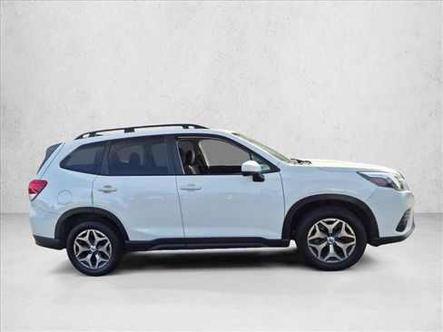 Used 2024 Subaru Forester Premium AWD/4WD image 5
