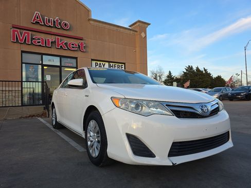 Used 2013 Toyota Camry LE image 3