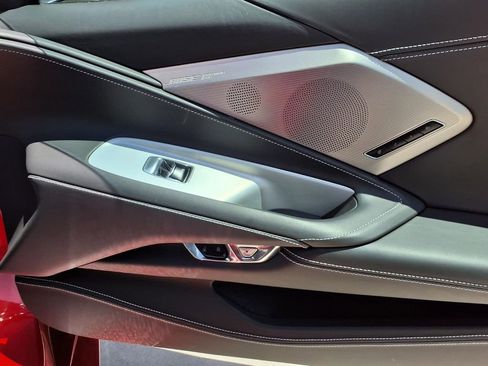 Used 2022 Chevrolet Corvette Stingray Premium Conv w/ Z51 Performance Package RWD image 8