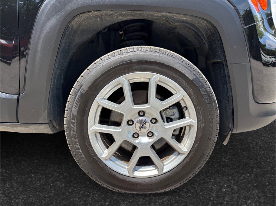 Used 2023 Jeep Renegade Latitude AWD/4WD image 13