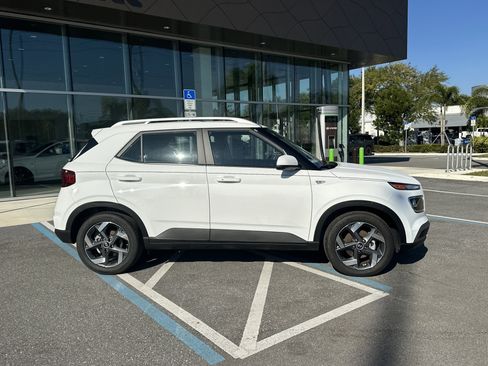 New 2025 Hyundai Venue SEL image 5