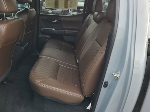 Used 2021 Toyota Tacoma Limited image 25