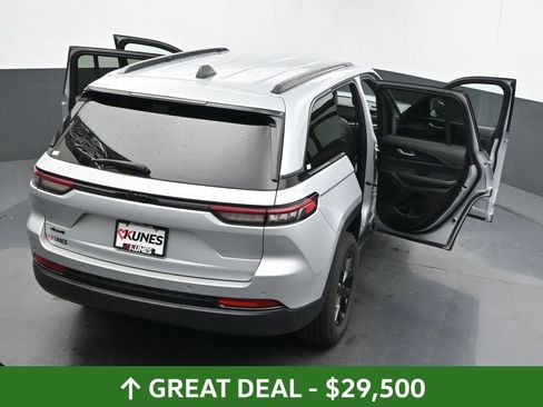 Used 2024 Jeep Grand Cherokee Altitude image 68