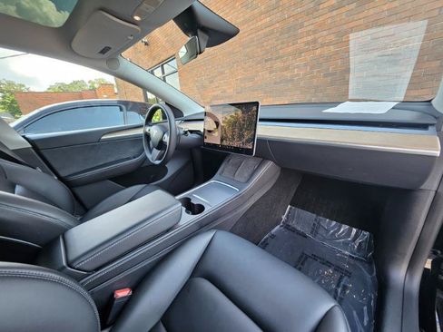 Used 2023 Tesla Model Y Long Range AWD/4WD image 56