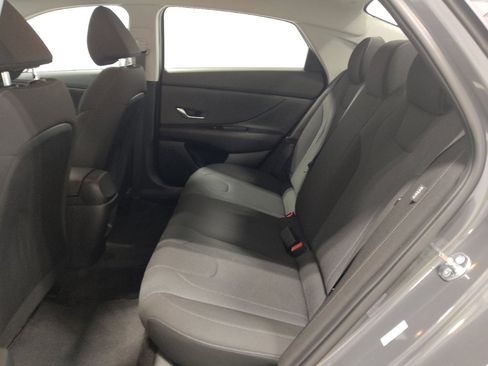 Used 2025 Hyundai Elantra SE FWD image 18
