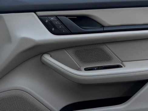 Used 2022 Porsche Taycan image 44