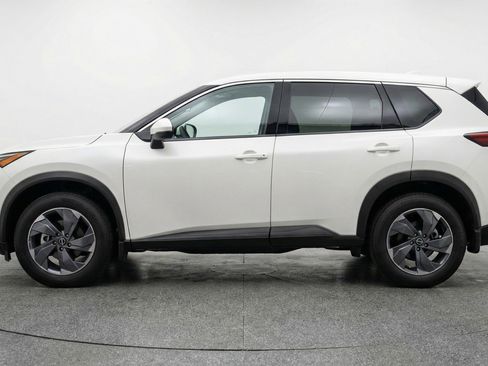 Used 2025 Nissan Rogue SV FWD image 5