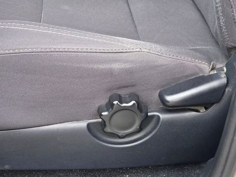 Used 2019 Toyota Tacoma TRD Sport RWD image 16