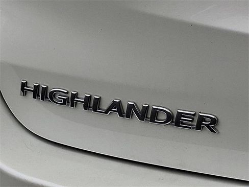 Used 2019 Toyota Highlander XLE image 30