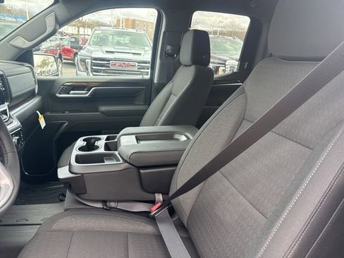 New 2026 GMC Sierra 1500 SLE w/ Preferred Package AWD/4WD image 16