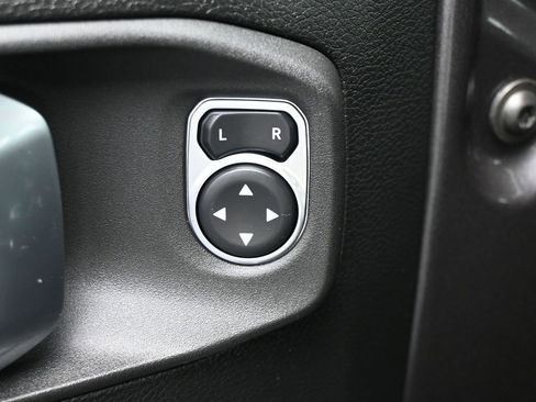 Used 2021 Jeep Wrangler Sport S image 12