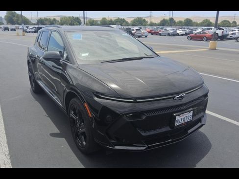 Used 2025 Chevrolet Equinox EV RS FWD image 14