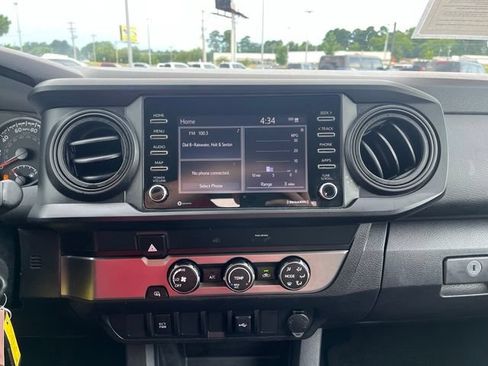 Used 2022 Toyota Tacoma SR RWD image 11