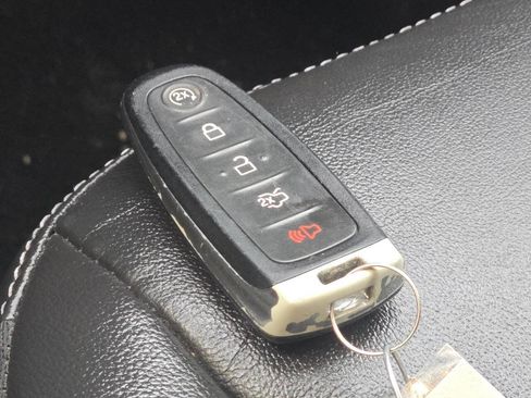 Used 2017 Ford Escape Titanium image 32