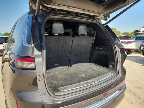 Used 2022 Jeep Grand Cherokee L Overland AWD/4WD image 9