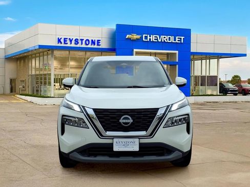 Used 2023 Nissan Rogue SV FWD image 2