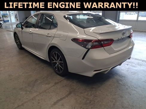 Used 2024 Toyota Camry SE image 6