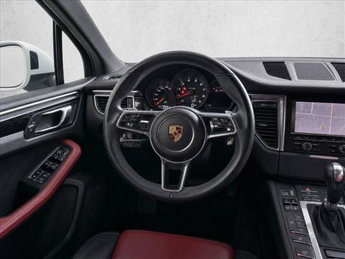 Used 2018 Porsche Macan AWD/4WD image 20