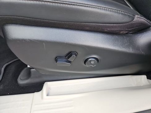 Used 2024 Chrysler Pacifica Touring-L image 17