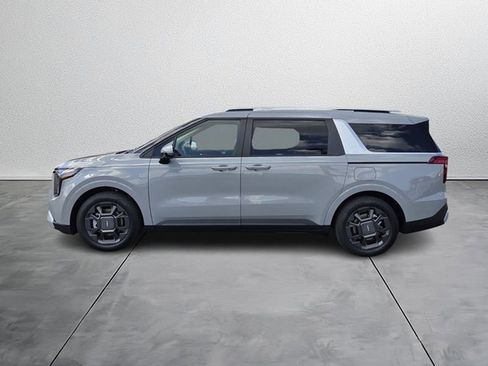 Used 2026 Kia Carnival EX image 3