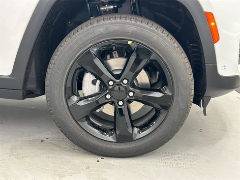 New 2024 Jeep Grand Cherokee Limited w/ Luxury Tech Group II image 38