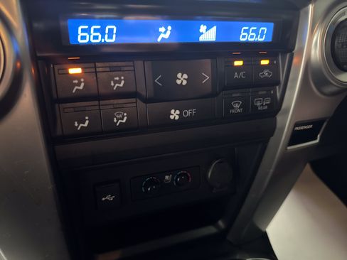 Used 2023 Toyota 4Runner Limited AWD/4WD image 21