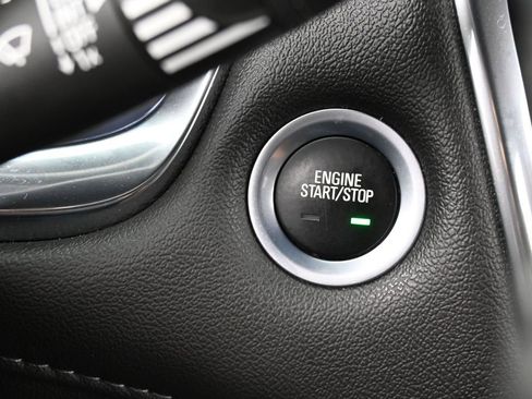 Used 2023 Chevrolet Traverse LT image 29