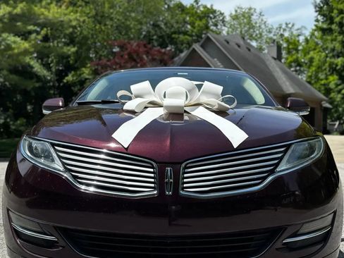 Used 2013 Lincoln MKZ FWD image 2