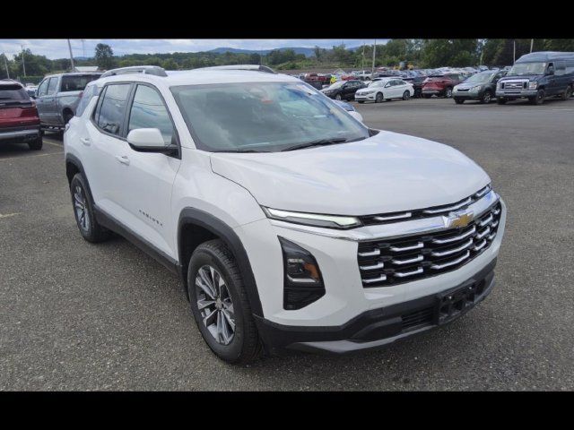 Used 2025 Chevrolet Equinox LT w/ Convenience Package II AWD/4WD image 2
