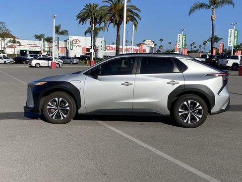 Used 2023 Toyota bZ4X XLE w/ Weather Package image 2