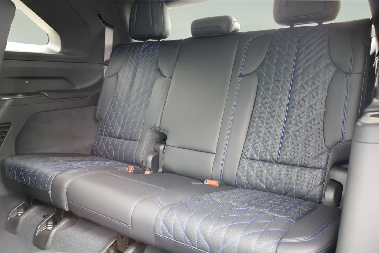 Certified 2025 Cadillac Escalade IQ Sport 1 AWD/4WD image 17