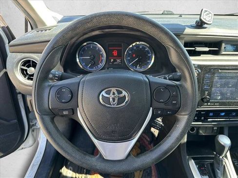 Used 2019 Toyota Corolla LE w/ LE Premium Package w/Moonroof FWD image 12