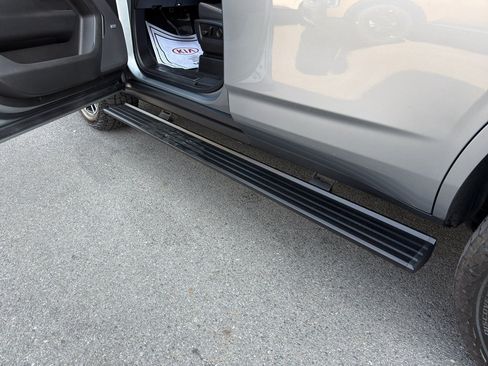Used 2023 GMC Yukon AT4 w/ AT4 Premium Package AWD/4WD image 10