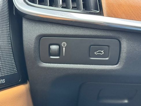 Used 2018 Volvo S90 T6 Inscription w/ Convenience Package image 31