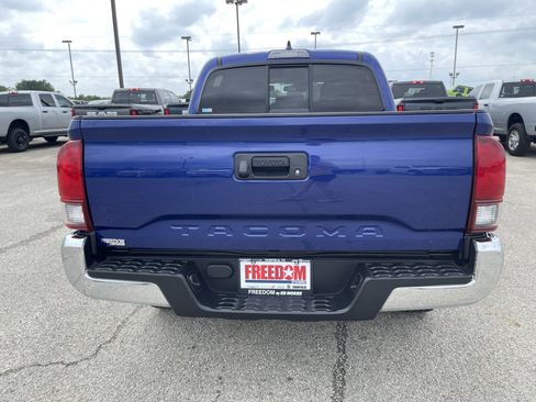 Used 2022 Toyota Tacoma SR5 RWD image 5