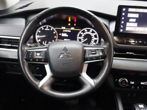 Used 2025 Mitsubishi Outlander SE FWD image 24