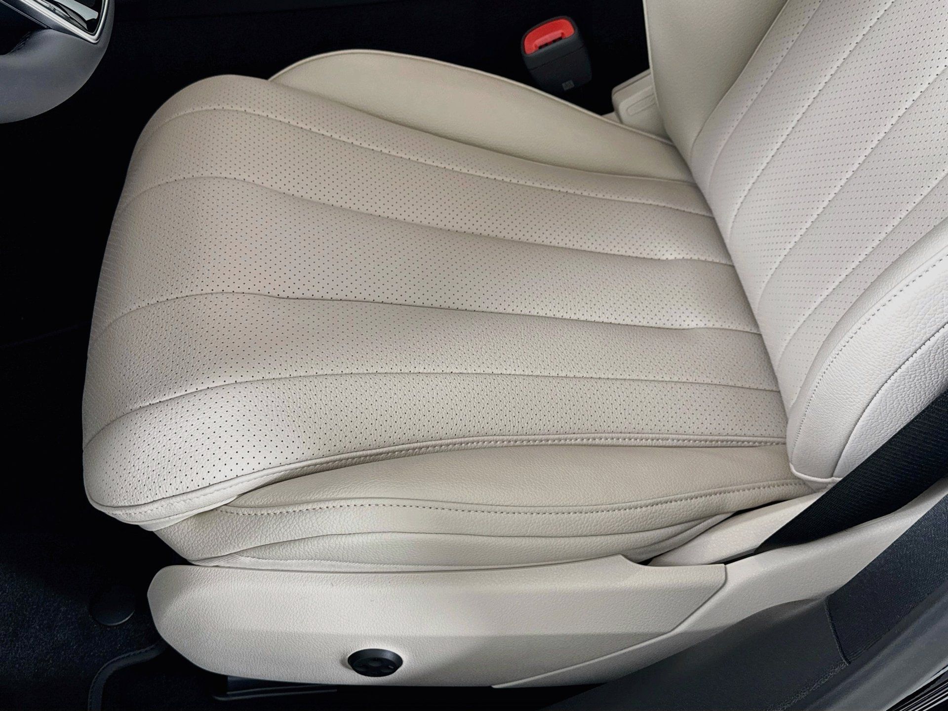 New 2027 Mercedes-Benz E 350 4MATIC Sedan image 21
