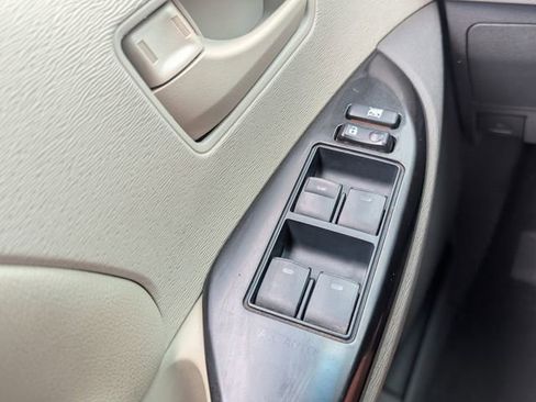 Used 2012 Toyota Sienna LE image 38