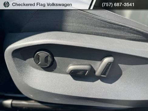 Used 2022 Volkswagen Tiguan SE R-Line FWD image 22