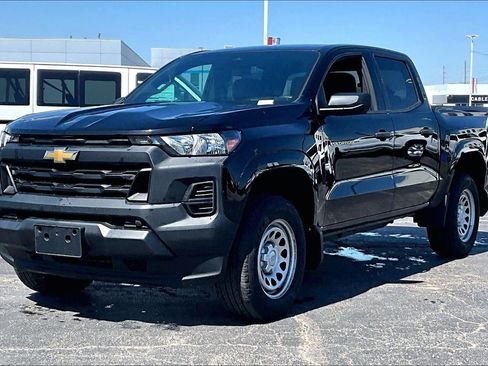 Used 2023 Chevrolet Colorado W/T w/ LPO, Pro Essentials Package image 7