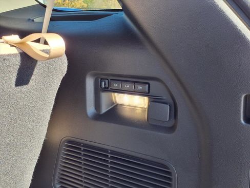 Used 2023 Ford Explorer Limited w/ Limited Technology Package image 21