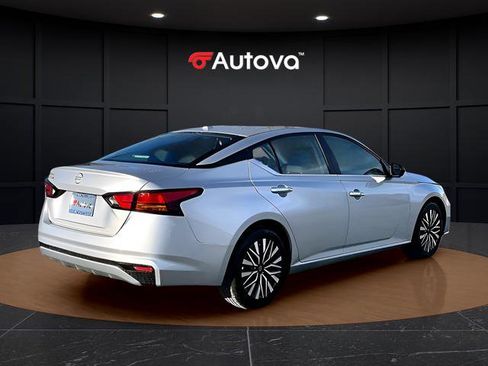 Used 2025 Nissan Altima 2.5 SV image 6