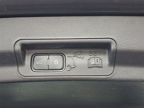 Used 2022 Ford Explorer XLT w/ Equipment Group 202A image 32