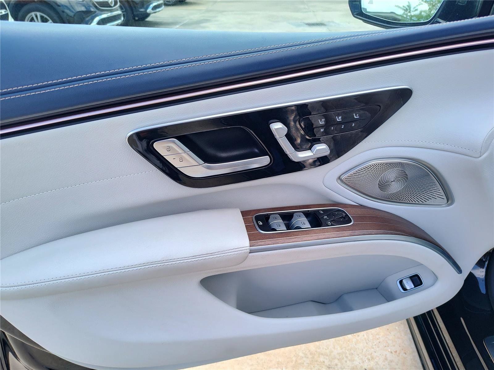 Used 2022 Mercedes-Benz EQS 580 4MATIC Sedan image 13