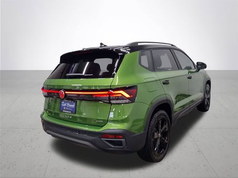 New 2025 Volkswagen Taos SE image 12