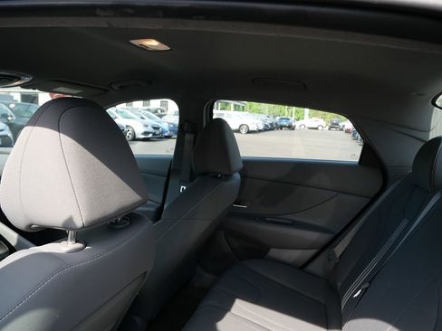 Used 2023 Hyundai Elantra SEL w/ Convenience Package FWD image 19
