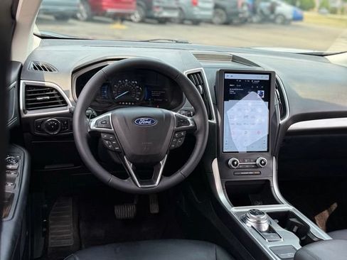 Certified 2023 Ford Edge SEL w/ Convenience Package AWD/4WD image 5